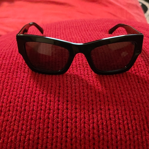 Versace - Picture 2 of 10